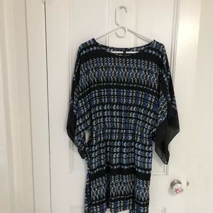 print, short asymmetrical flowing sleeves